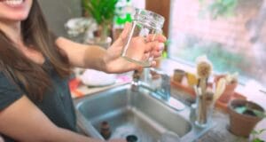 enlever étiquettes bocal bocaux colle