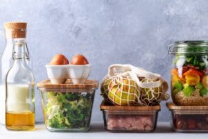 aliments bocaux tupperwares nourriture frigo
