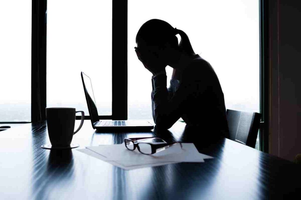 un enseignant porte plainte contre un élève