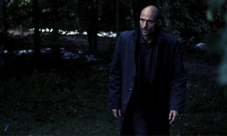John Washington emprisonné après manipulation de ses souvenirs par Anna dans Mindscape
