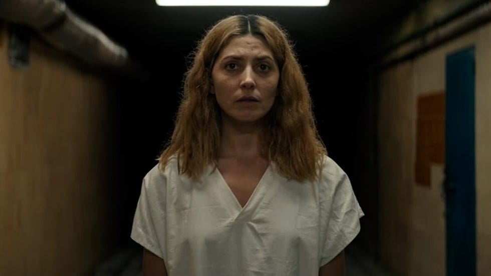 Scène d'asile psychiatrique dans Les Lignes courbes de Dieu thriller psychologique Oriol Paulo